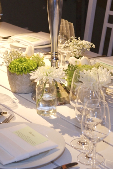 Table arrangement on menu banqueting table at Alte Münze Berlin | © Harald Höllrigl