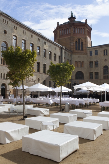 Lounge area at an open-air event at Postfuhramt Berlin | © Harald Höllrigl